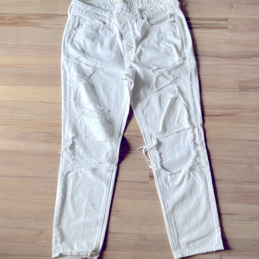 American Eagle Outfitters Tomgirl Distressed White Jeans